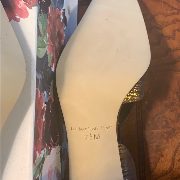 J. Renee Platinum, Gold, and silver pumps, Sz 7.5M - Picture 5 of 12